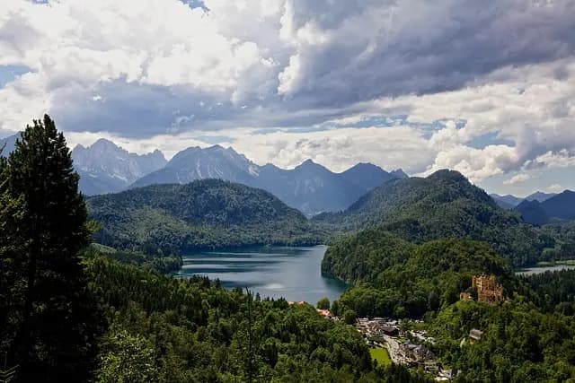 Fuga tra Storia e Natura: 5 Itinerari Imperdibili in Italia